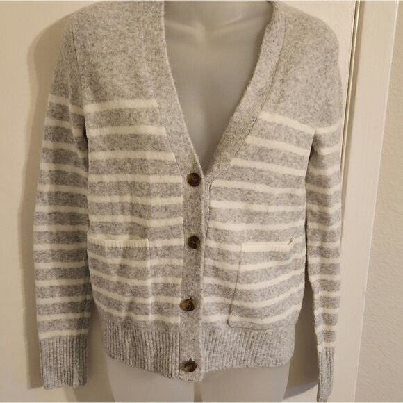 J crew striped V-neck cardigan sweater  extra soft  yarn Size XS - Picture 7 of 7